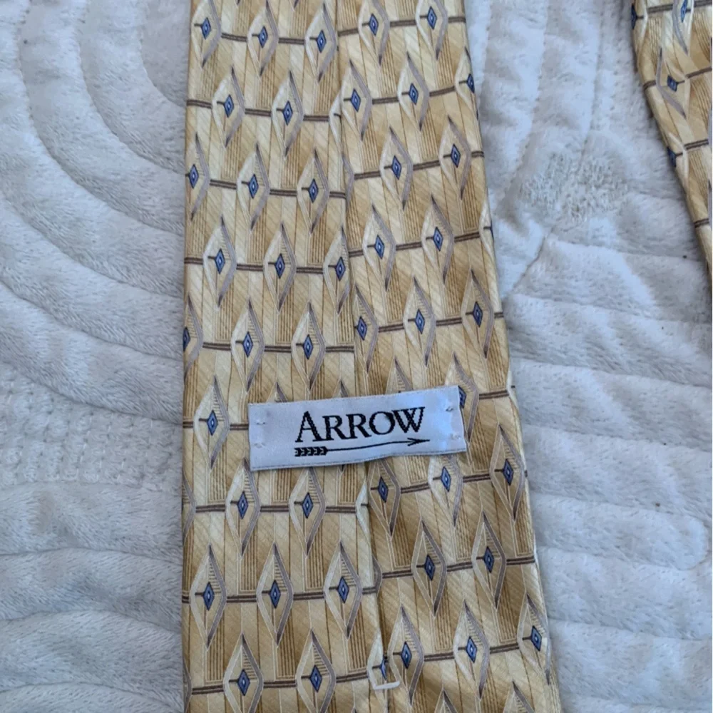 Arrow Gold Silk Patterned Tie